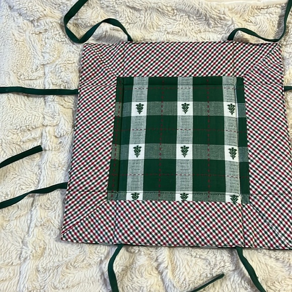NWOT Christmas Theme cloth Green/Red collapsible Corner Tie bread basket 7X7… - Picture 4 of 6
